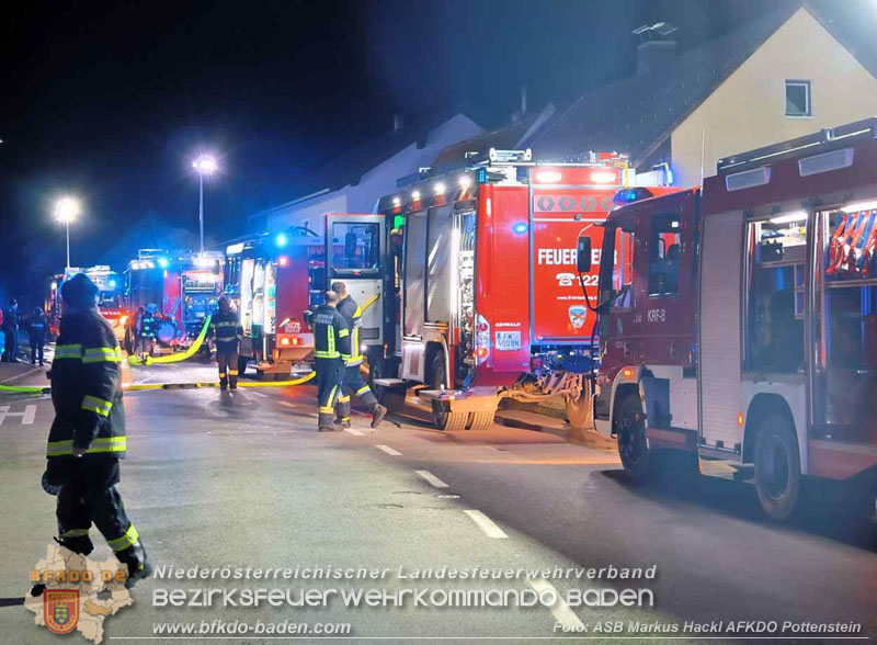 20251120_Wohnhausbrand in Enzesfeld Foto: ASB Markus Hackl BFK Presseteam 20251120_Wohnhausbrand in Enzesfeld Foto: ASB Markus Hackl BFK Presseteam
