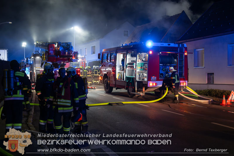20251120_Wohnhausbrand in Enzesfeld Foto: Bernd Taxberger BFK Presseteam 20251120_Wohnhausbrand in Enzesfeld Foto: Bernd Taxberger BFK Presseteam