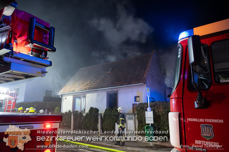 20251120_Wohnhausbrand in Enzesfeld Foto: Bernd Taxberger BFK Presseteam 20251120_Wohnhausbrand in Enzesfeld Foto: Bernd Taxberger BFK Presseteam