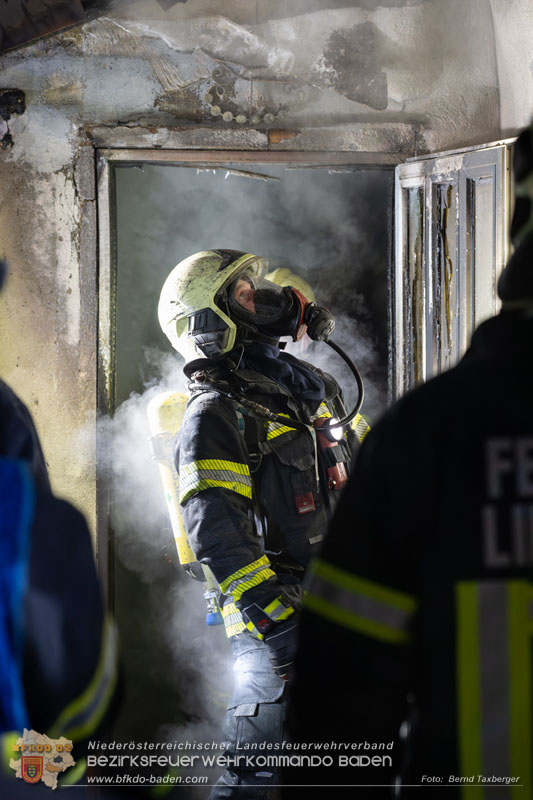 20251120_Wohnhausbrand in Enzesfeld Foto: Bernd Taxberger BFK Presseteam 20251120_Wohnhausbrand in Enzesfeld Foto: Bernd Taxberger BFK Presseteam