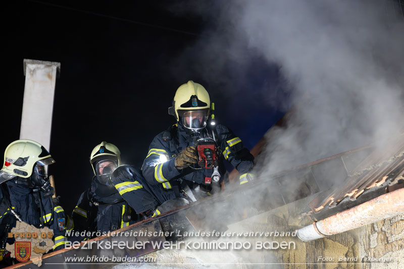20251120_Wohnhausbrand in Enzesfeld Foto: Bernd Taxberger BFK Presseteam 20251120_Wohnhausbrand in Enzesfeld Foto: Bernd Taxberger BFK Presseteam