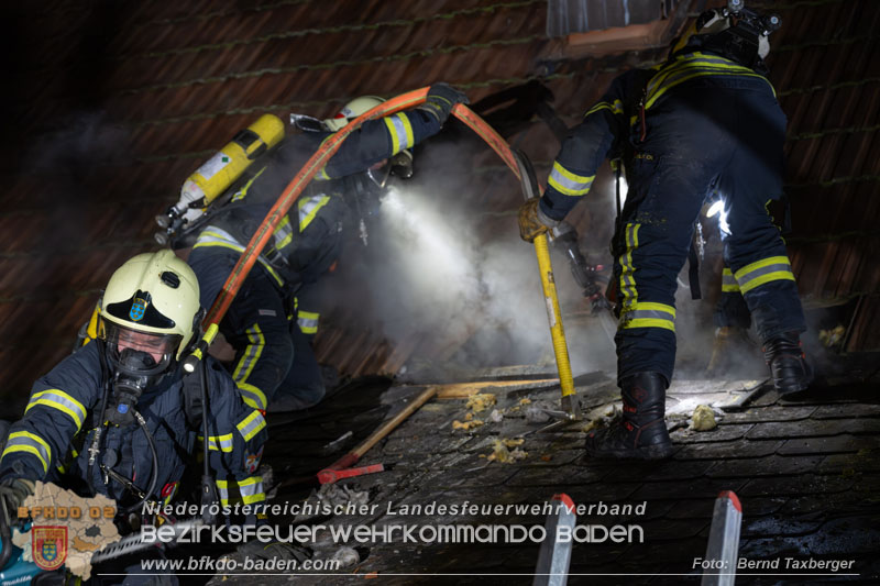 20251120_Wohnhausbrand in Enzesfeld Foto: Bernd Taxberger BFK Presseteam 20251120_Wohnhausbrand in Enzesfeld Foto: Bernd Taxberger BFK Presseteam