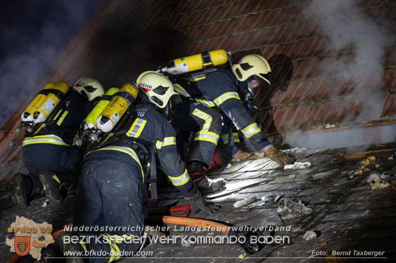 20251120_Wohnhausbrand in Enzesfeld Foto: Bernd Taxberger BFK Presseteam 20251120_Wohnhausbrand in Enzesfeld Foto: Bernd Taxberger BFK Presseteam