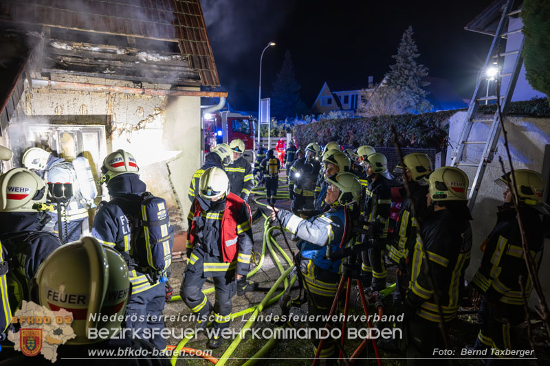 20251120_Wohnhausbrand in Enzesfeld Foto: Bernd Taxberger BFK Presseteam 20251120_Wohnhausbrand in Enzesfeld Foto: Bernd Taxberger BFK Presseteam