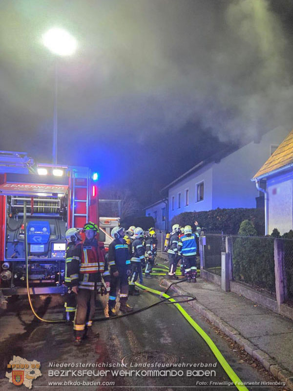 20251120_Wohnhausbrand in Enzesfeld Foto: Freiwillige Feuerwehr Hirtenberg 20251120_Wohnhausbrand in Enzesfeld Foto: Freiwillige Feuerwehr Hirtenberg