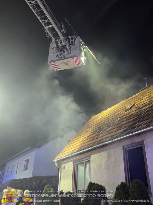 20251120_Wohnhausbrand in Enzesfeld Foto: Freiwillige Feuerwehr Hirtenberg 20251120_Wohnhausbrand in Enzesfeld Foto: Freiwillige Feuerwehr Hirtenberg