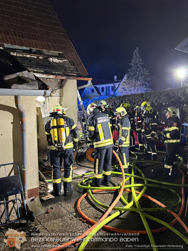 20251120_Wohnhausbrand in Enzesfeld Foto: Freiwillige Feuerwehr Hirtenberg 20251120_Wohnhausbrand in Enzesfeld Foto: Freiwillige Feuerwehr Hirtenberg