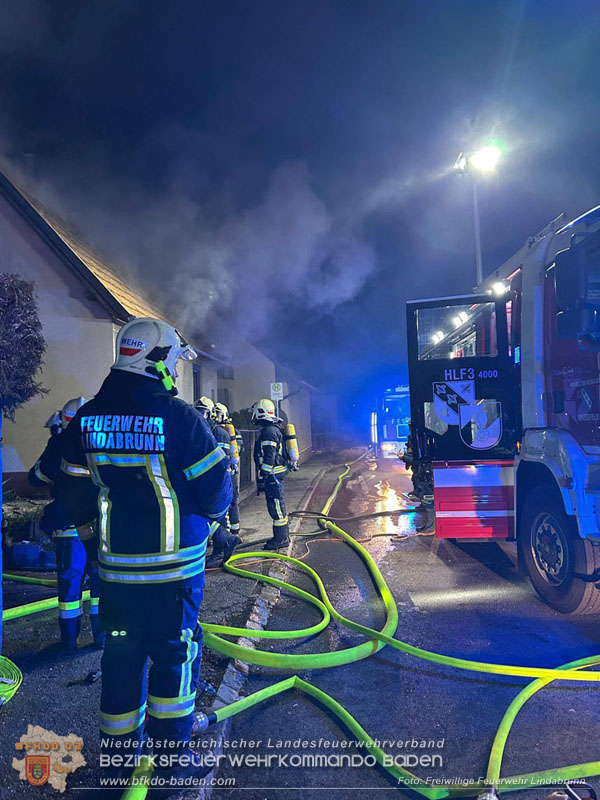 20251120_Wohnhausbrand in Enzesfeld Foto: Freiwillige Feuerwehr Lindabrunn 20251120_Wohnhausbrand in Enzesfeld Foto: Freiwillige Feuerwehr Lindabrunn