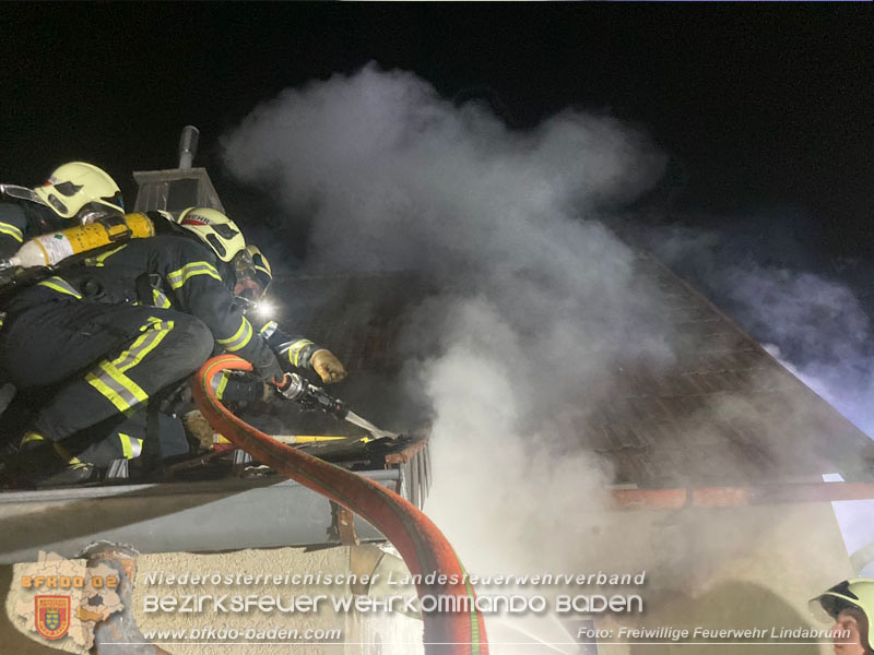 20251120_Wohnhausbrand in Enzesfeld Foto: Freiwillige Feuerwehr Lindabrunn 20251120_Wohnhausbrand in Enzesfeld Foto: Freiwillige Feuerwehr Lindabrunn
