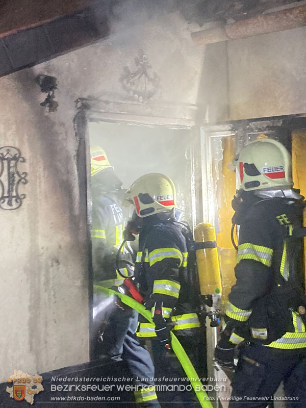 20251120_Wohnhausbrand in Enzesfeld Foto: Freiwillige Feuerwehr Lindabrunn 20251120_Wohnhausbrand in Enzesfeld Foto: Freiwillige Feuerwehr Lindabrunn