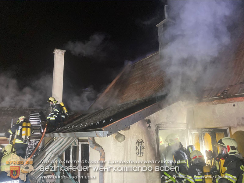 20251120_Wohnhausbrand in Enzesfeld Foto: Freiwillige Feuerwehr Lindabrunn 20251120_Wohnhausbrand in Enzesfeld Foto: Freiwillige Feuerwehr Lindabrunn