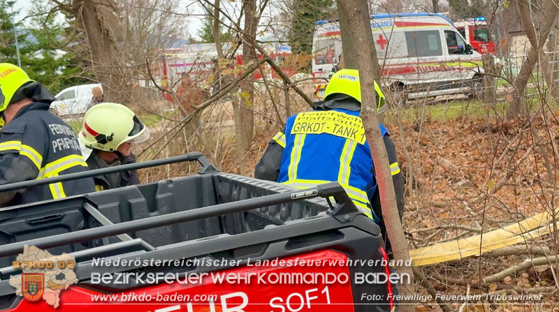 20251127_Person in Tribuswinkel unter Baum eingeklemmt - Feuerwehr kann Mann retten Foto: Thomas Rsach FF Tribuswinkel 20251127_Person in Tribuswinkel unter Baum eingeklemmt - Feuerwehr kann Mann retten Foto: Thomas Rsach FF Tribuswinkel