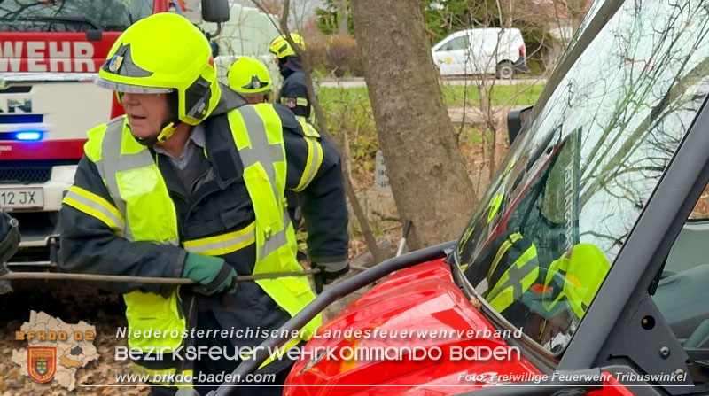 20251127_Person in Tribuswinkel unter Baum eingeklemmt - Feuerwehr kann Mann retten Foto: Thomas Rsach FF Tribuswinkel 20251127_Person in Tribuswinkel unter Baum eingeklemmt - Feuerwehr kann Mann retten Foto: Thomas Rsach FF Tribuswinkel