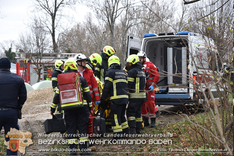 20251127_Person in Tribuswinkel unter Baum eingeklemmt - Feuerwehr kann Mann retten Foto: Thomas Lenger Monatsrevue.at 20251127_Person in Tribuswinkel unter Baum eingeklemmt - Feuerwehr kann Mann retten Foto: Thomas Lenger Monatsrevue.at