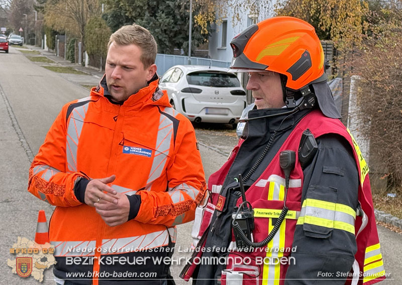 20251203_Pkw prallt auf Bahnbergang in Tribuswinkel gegen WLB-Badner Bahn Foto: Stefan Schneider BFK BADEN