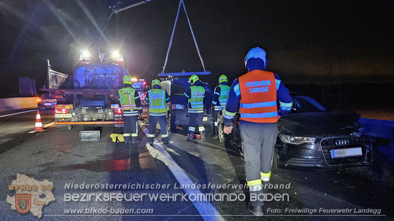 20251205_Verkehrsunfall auf der A3 bei Pottendorf  Foto: FF Landegg