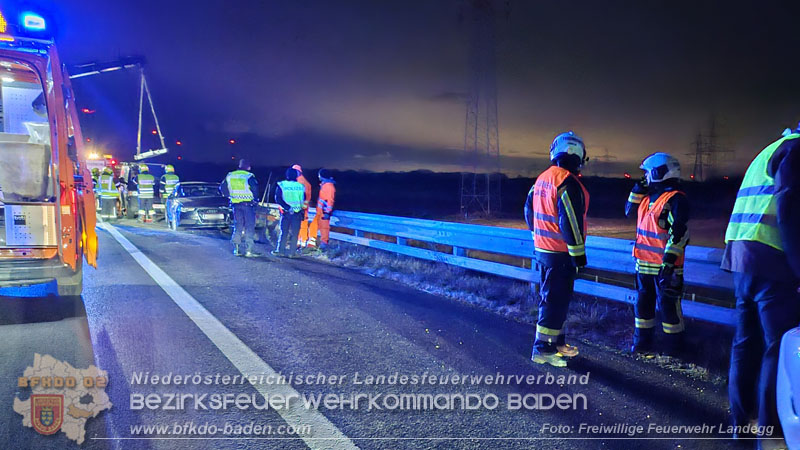 20251205_Verkehrsunfall auf der A3 bei Pottendorf  Foto: FF Landegg