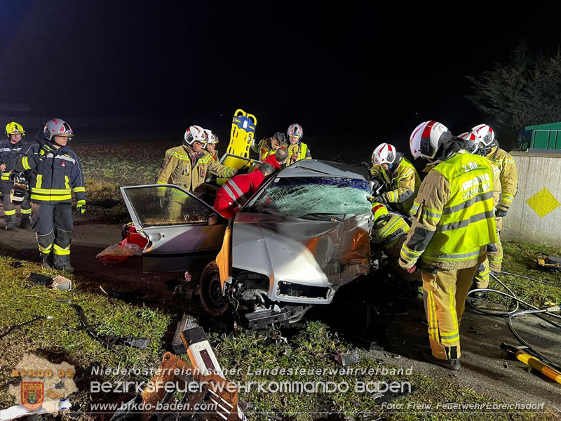 20251208_Frontalzusammensto� auf der B60 zwsichen Unterwaltersdorf und Weigelsdorf  Foto: Freiwillige Feuerwehr Ebreichsdorf 