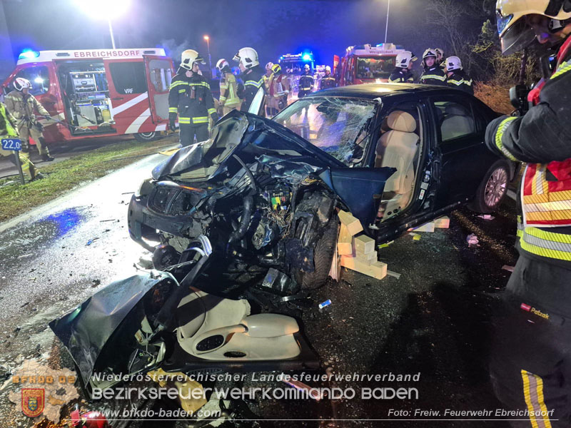 20251208_Frontalzusammensto� auf der B60 zwsichen Unterwaltersdorf und Weigelsdorf  Foto: Freiwillige Feuerwehr Ebreichsdorf 