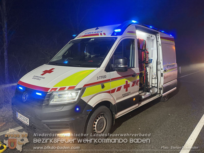 20251208_Frontalzusammensto� auf der B60 zwsichen Unterwaltersdorf und Weigelsdorf  Foto: Stefan Schneider BFKDO BADEN