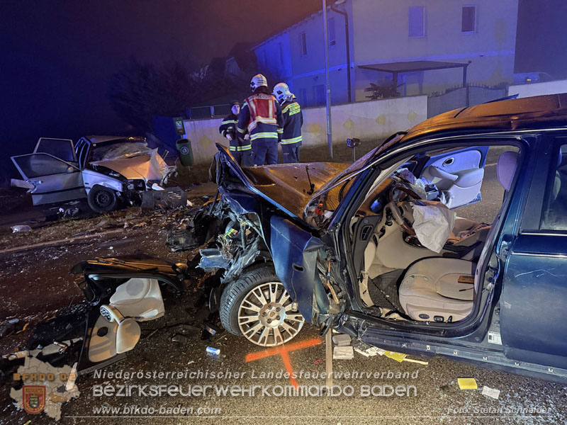 20251208_Frontalzusammensto� auf der B60 zwsichen Unterwaltersdorf und Weigelsdorf  Foto: Stefan Schneider BFKDO BADEN