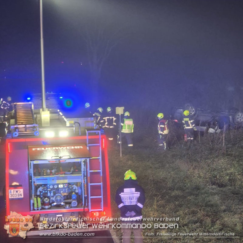 20251212_Verkehrsunfall auf der L4043 bei Mitterndorf an der Fischa Foto: FF Mitterndorf/Fischa 20251212_Verkehrsunfall auf der L4043 bei Mitterndorf an der Fischa Foto: FF Mitterndorf/Fischa