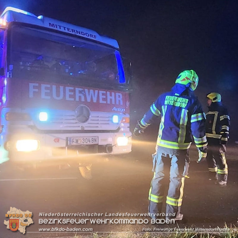 20251212_Verkehrsunfall auf der L4043 bei Mitterndorf an der Fischa Foto: FF Mitterndorf/Fischa 20251212_Verkehrsunfall auf der L4043 bei Mitterndorf an der Fischa Foto: FF Mitterndorf/Fischa