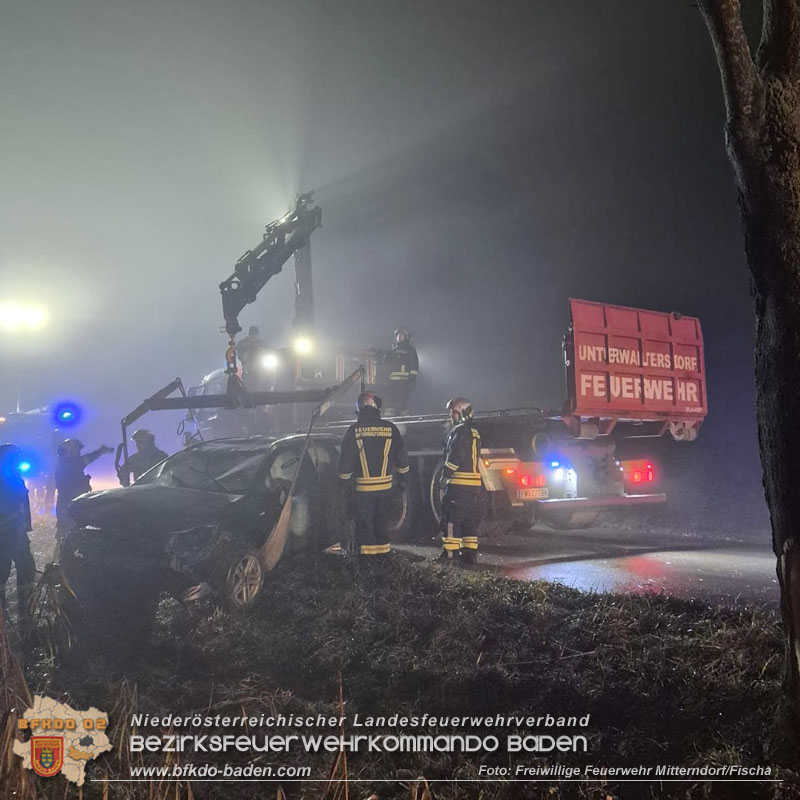 20251212_Verkehrsunfall auf der L4043 bei Mitterndorf an der Fischa Foto: FF Mitterndorf/Fischa 20251212_Verkehrsunfall auf der L4043 bei Mitterndorf an der Fischa Foto: FF Mitterndorf/Fischa