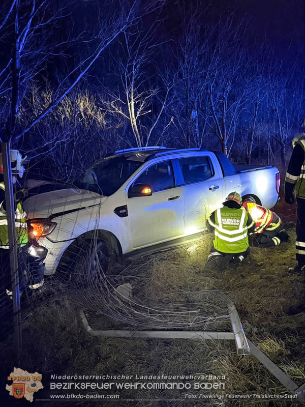 20251213_Fahrzeugbergung nach Verkehrsunfall auf der A2 Foto: FF Traisckirchen-Stadt 20251213_Fahrzeugbergung nach Verkehrsunfall auf der A2 Foto: FF Traisckirchen-Stadt