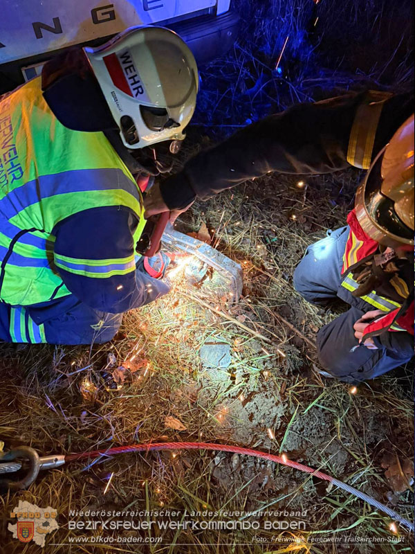 20251213_Fahrzeugbergung nach Verkehrsunfall auf der A2 Foto: FF Traisckirchen-Stadt 20251213_Fahrzeugbergung nach Verkehrsunfall auf der A2 Foto: FF Traisckirchen-Stadt