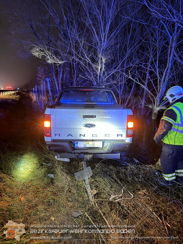 20251213_Fahrzeugbergung nach Verkehrsunfall auf der A2 Foto: FF Traisckirchen-Stadt 20251213_Fahrzeugbergung nach Verkehrsunfall auf der A2 Foto: FF Traisckirchen-Stadt