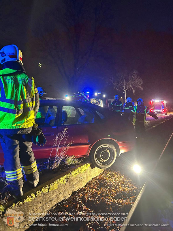 20251214_Fahrzeugbergung im Stadtgebiet von Traiskirchen Foto: FF Traisckirchen-Stadt 20251214_Fahrzeugbergung im Stadtgebiet von Traiskirchen Foto: FF Traisckirchen-Stadt