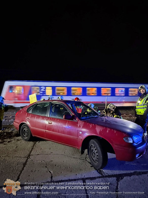 20251214_Fahrzeugbergung im Stadtgebiet von Traiskirchen Foto: FF Traisckirchen-Stadt 20251214_Fahrzeugbergung im Stadtgebiet von Traiskirchen Foto: FF Traisckirchen-Stadt