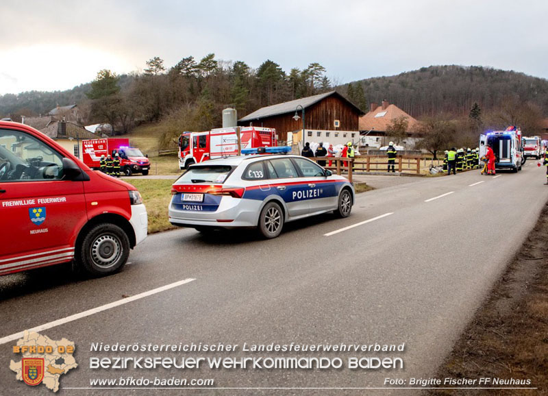 20251222_Verkehrsunfall auf der LB11 zwischen N�stach und Neuhaus  Foto: � Brigitte Fischer FF Neuhaus