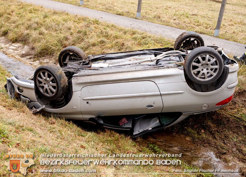 20251222_Verkehrsunfall auf der LB11 zwischen N�stach und Neuhaus  Foto: � Brigitte Fischer FF Neuhaus