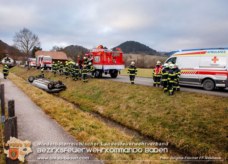 20251222_Verkehrsunfall auf der LB11 zwischen N�stach und Neuhaus  Foto: � Brigitte Fischer FF Neuhaus