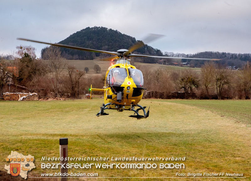 20251222_Verkehrsunfall auf der LB11 zwischen N�stach und Neuhaus  Foto: � Brigitte Fischer FF Neuhaus
