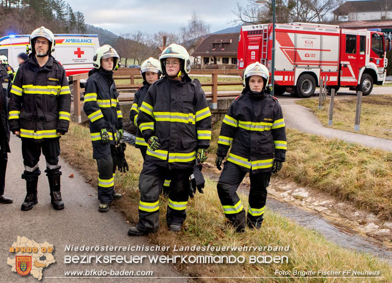 20251222_Verkehrsunfall auf der LB11 zwischen N�stach und Neuhaus  Foto: � Brigitte Fischer FF Neuhaus