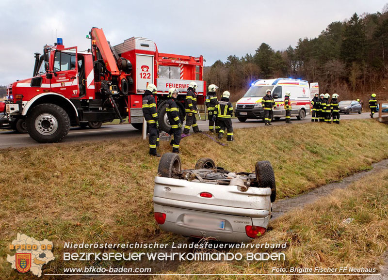 20251222_Verkehrsunfall auf der LB11 zwischen N�stach und Neuhaus  Foto: � Brigitte Fischer FF Neuhaus