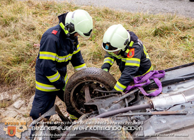 20251222_Verkehrsunfall auf der LB11 zwischen N�stach und Neuhaus  Foto: � Brigitte Fischer FF Neuhaus