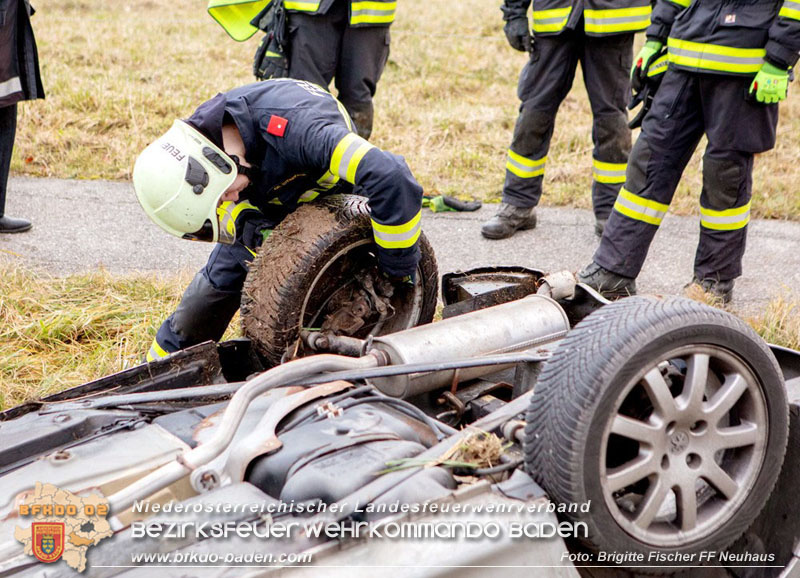 20251222_Verkehrsunfall auf der LB11 zwischen N�stach und Neuhaus  Foto: � Brigitte Fischer FF Neuhaus