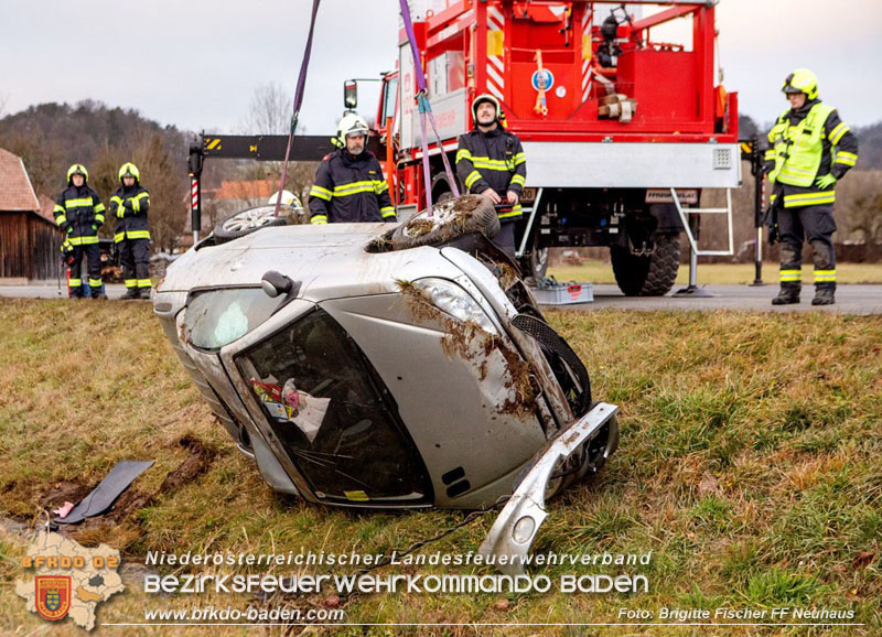 20251222_Verkehrsunfall auf der LB11 zwischen N�stach und Neuhaus Foto: � Brigitte Fischer FF Neuhaus