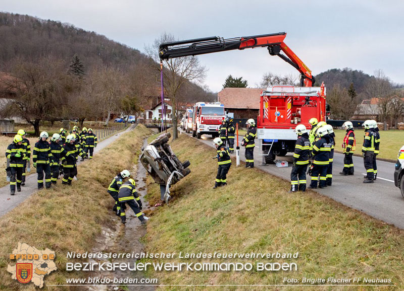20251222_Verkehrsunfall auf der LB11 zwischen N�stach und Neuhaus Foto: � Brigitte Fischer FF Neuhaus