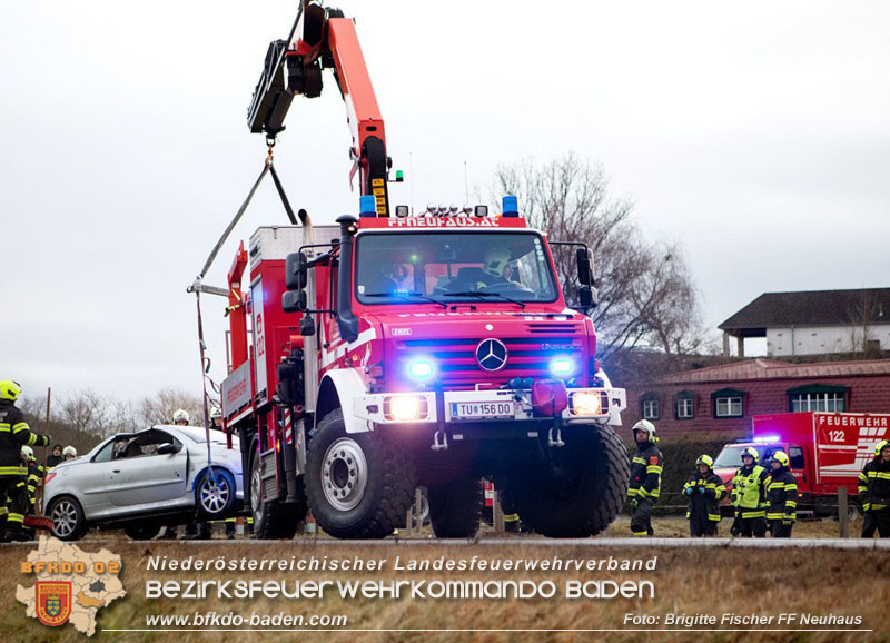 20251222_Verkehrsunfall auf der LB11 zwischen N�stach und Neuhaus Foto: � Brigitte Fischer FF Neuhaus