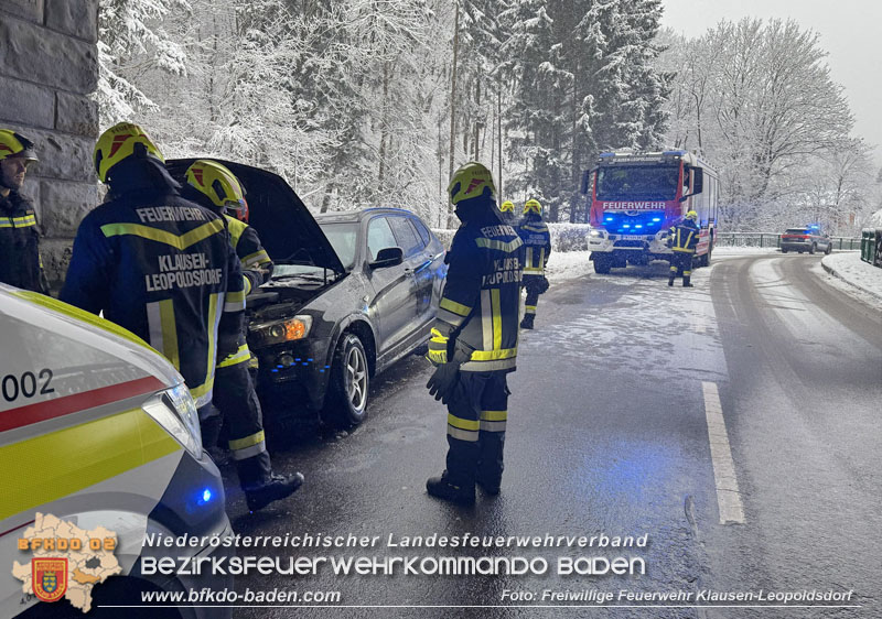 20251224_Fahrzeug verunfallt auf der L110 in Klausen-Leopoldsdorf  Foto: FF Klausen-Leopoldsdorf