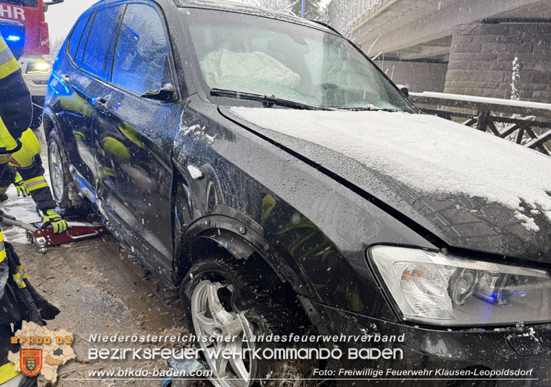 20251224_Fahrzeug verunfallt auf der L110 in Klausen-Leopoldsdorf  Foto: FF Klausen-Leopoldsdorf