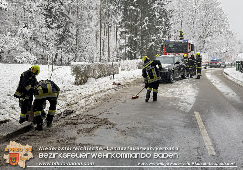 20251224_Fahrzeug verunfallt auf der L110 in Klausen-Leopoldsdorf Foto: FF Klausen-Leopoldsdorf