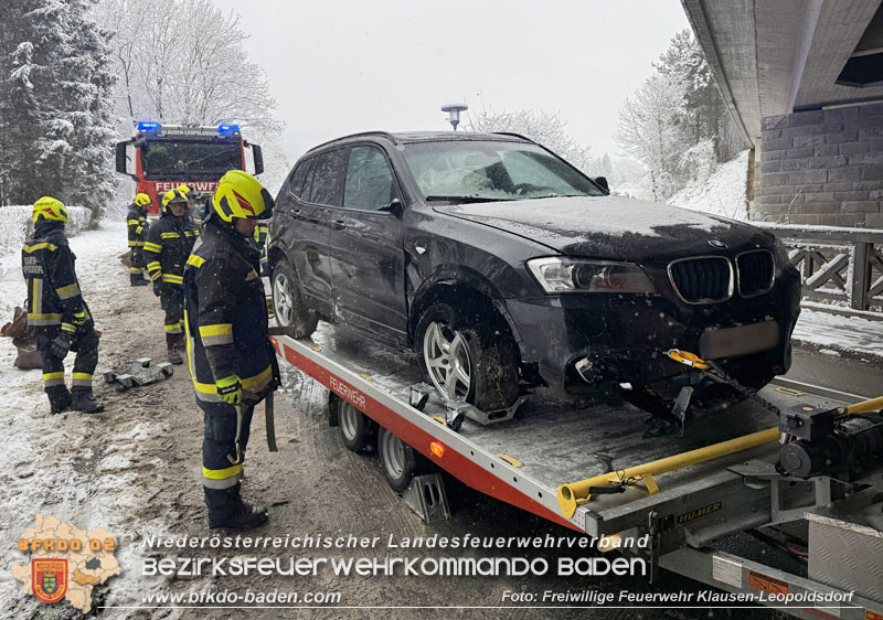 20251224_Fahrzeug verunfallt auf der L110 in Klausen-Leopoldsdorf  Foto: FF Klausen-Leopoldsdorf