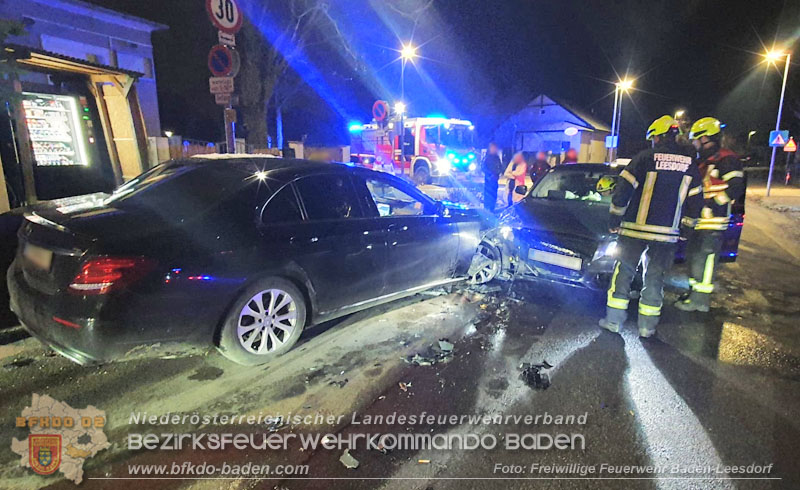 20251225_Verkehrsunfall in Baden Ortsteil Leesdorf  Foto: Stefan Wagner FF Baden-Leesdorf