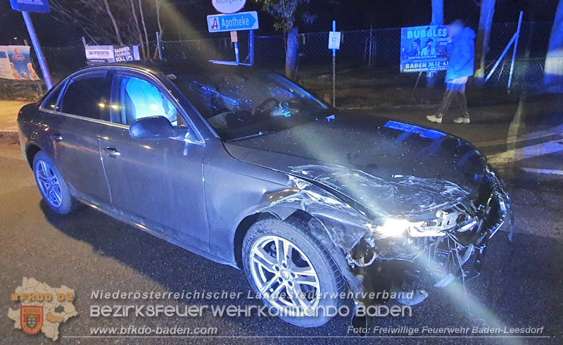 20251225_Verkehrsunfall in Baden Ortsteil Leesdorf  Foto: Stefan Wagner FF Baden-Leesdorf